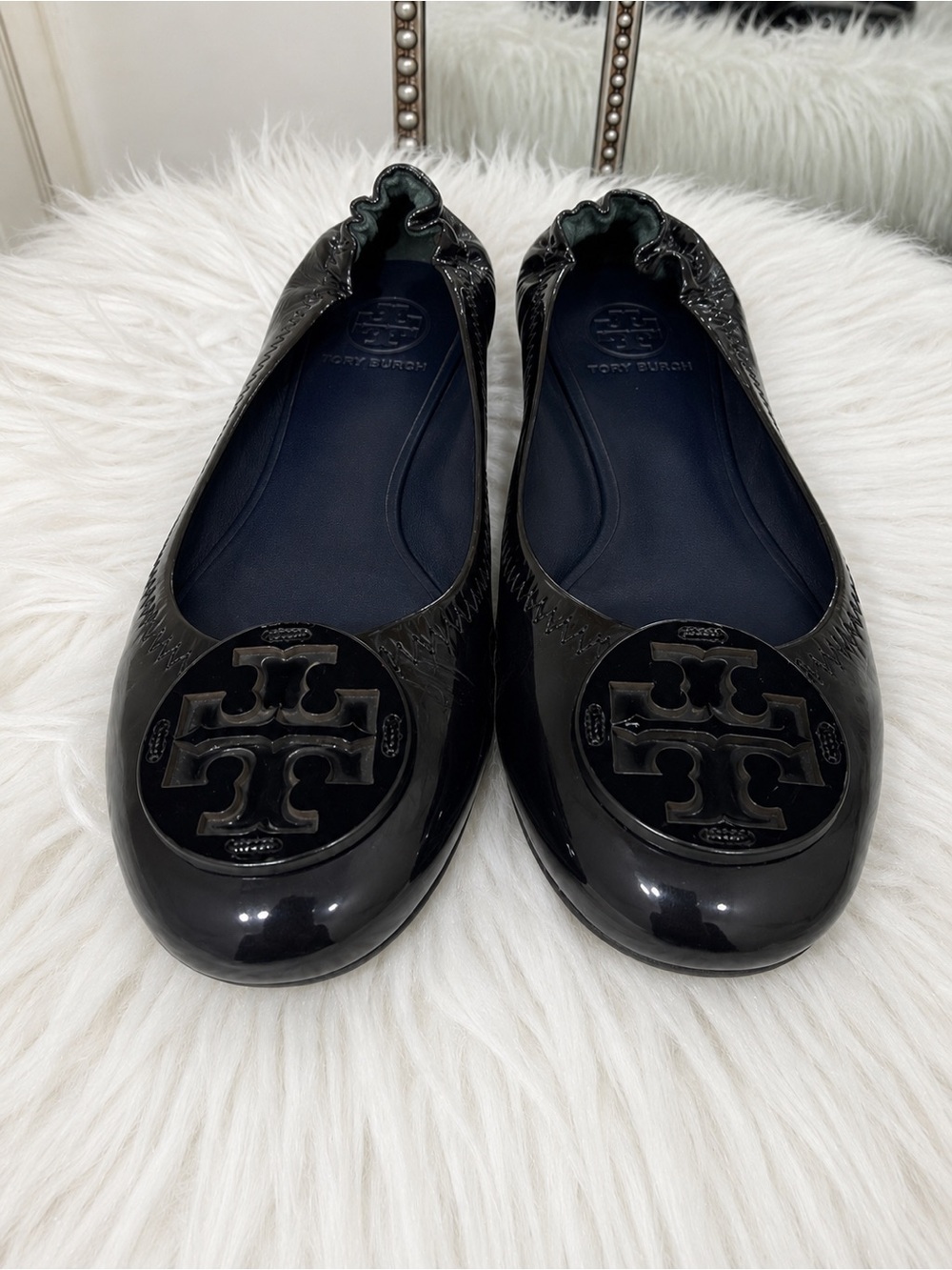 Tory Burch Black Patent Logo Round-Toe Ballet Flats - Picture 5 of 6